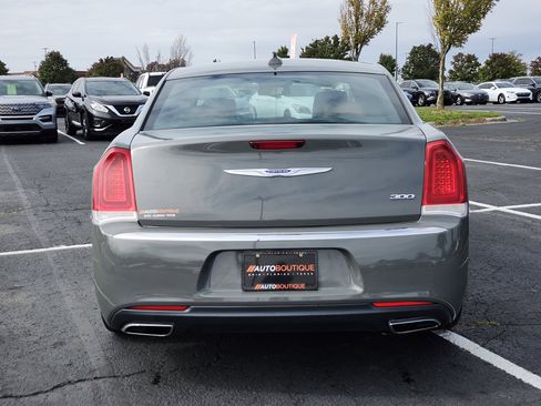 Used 2018 Chrysler 300 Limited image 9
