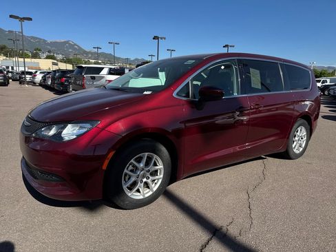 Used 2022 Chrysler Voyager LX FWD image 18