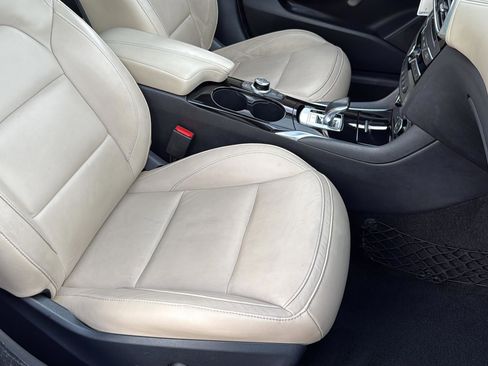 Used 2018 INFINITI QX30 Premium w/ Navigation Package image 17