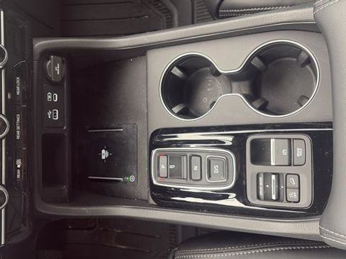 Used 2025 Honda Pilot EX-L image 8