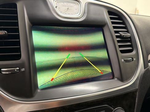 Used 2017 Chrysler 300 C RWD image 21