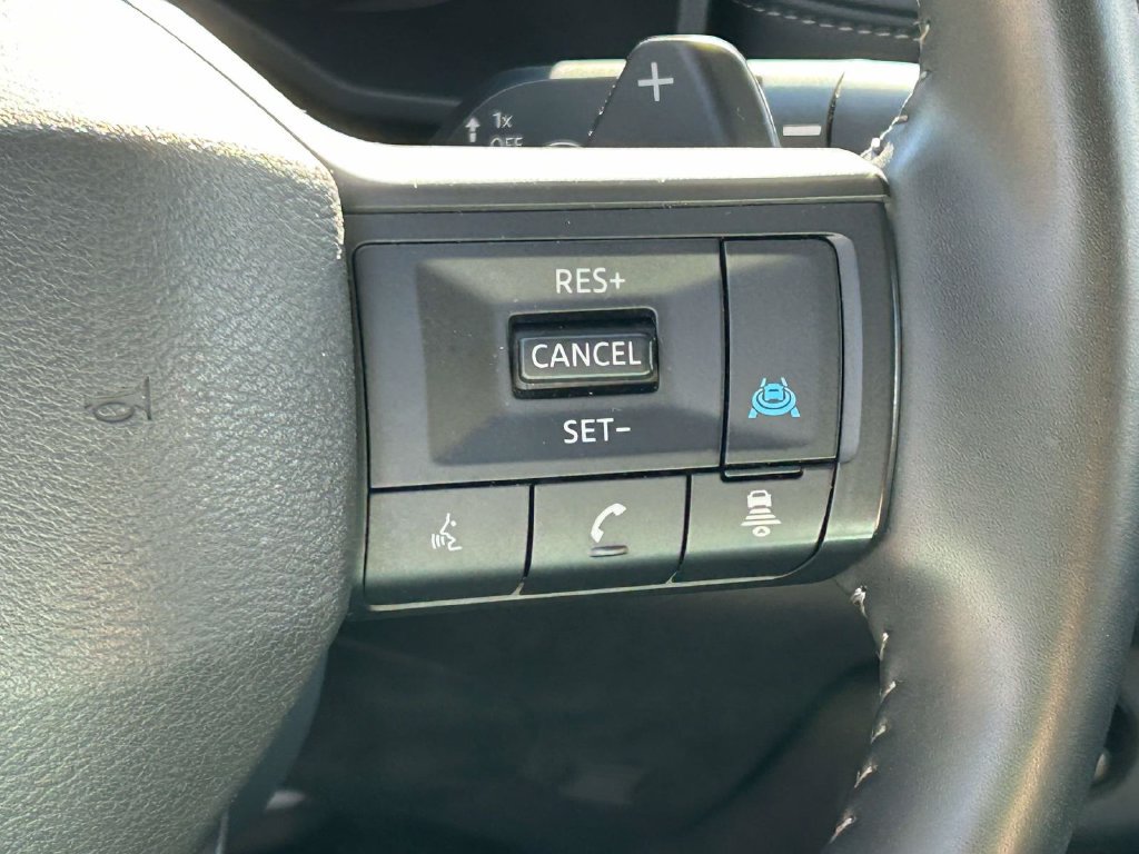 Used 2025 Nissan Rogue SV AWD/4WD image 16