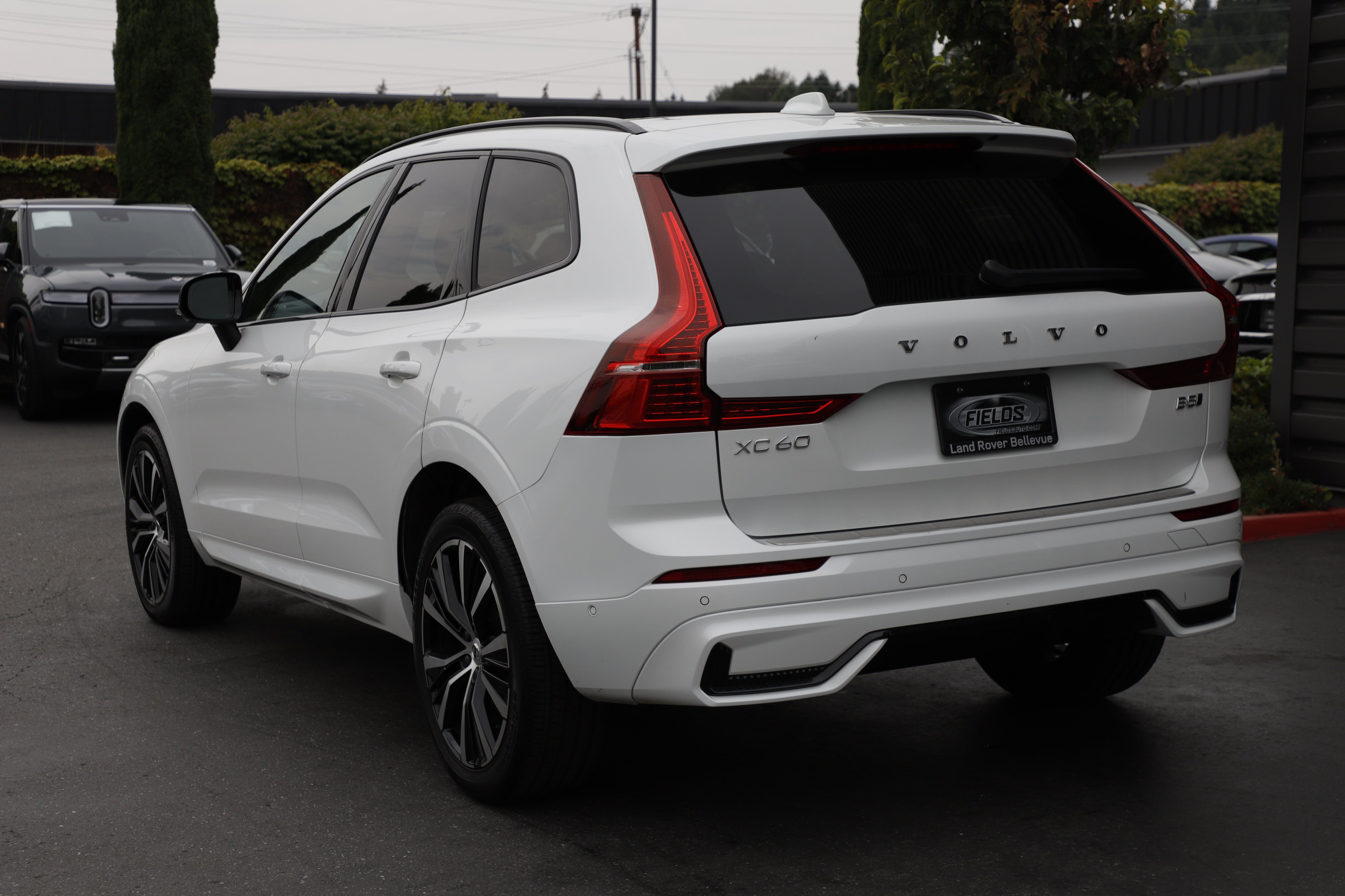 Used 2023 Volvo XC60 B5 Plus w/ Climate Package AWD/4WD image 2