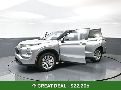 Used 2025 Mitsubishi Outlander ES image 56