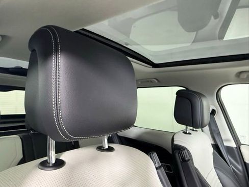 Certified 2025 Land Rover Discovery S image 34