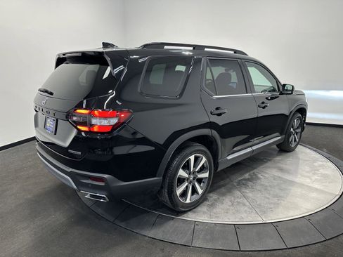 Certified 2025 Honda Pilot Touring image 6