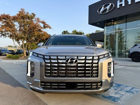 Used 2024 Hyundai Palisade Calligraphy image 11
