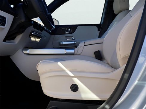 New 2026 Mercedes-Benz GLB 250 4MATIC image 39