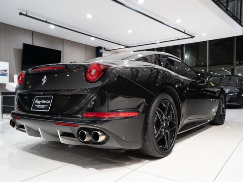 Used 2015 Ferrari California T image 43