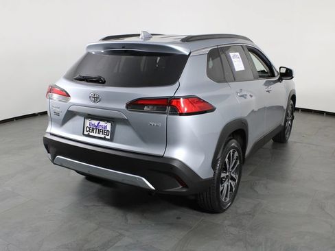 Used 2024 Toyota Corolla Cross XLE FWD image 3