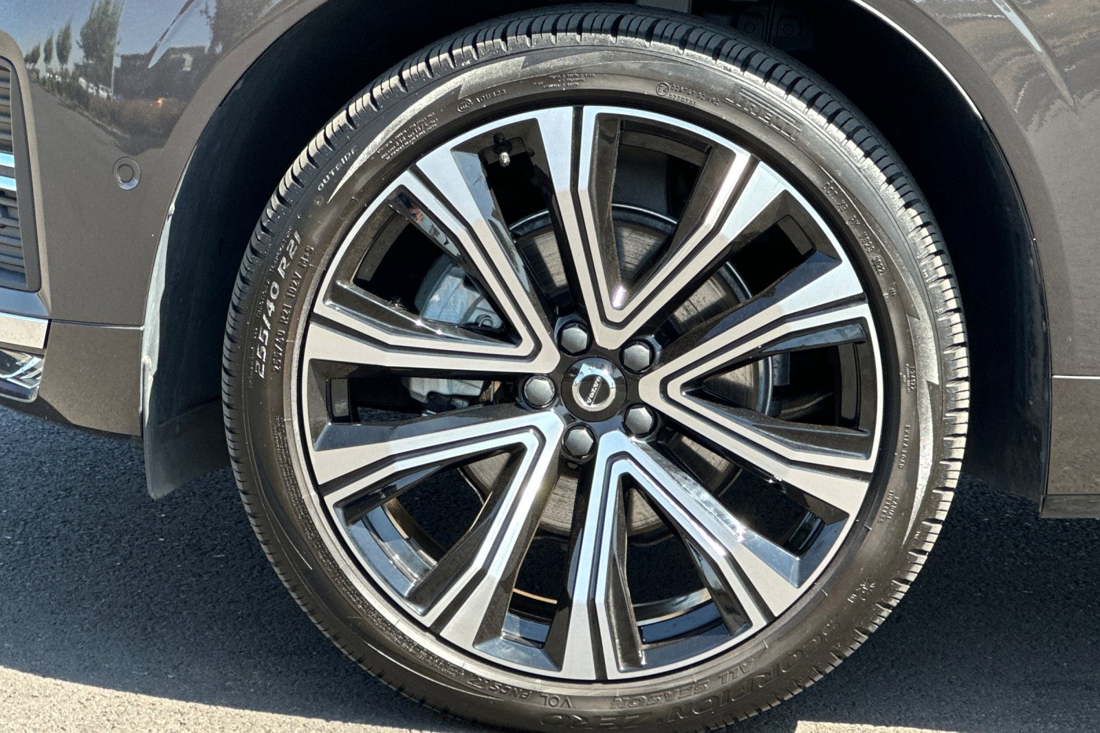 Used 2023 Volvo XC60 B5 Ultimate w/ Protection Package Premier AWD/4WD image 34