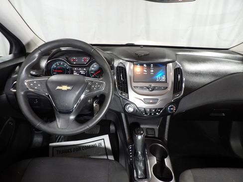 Used 2017 Chevrolet Cruze LT image 13