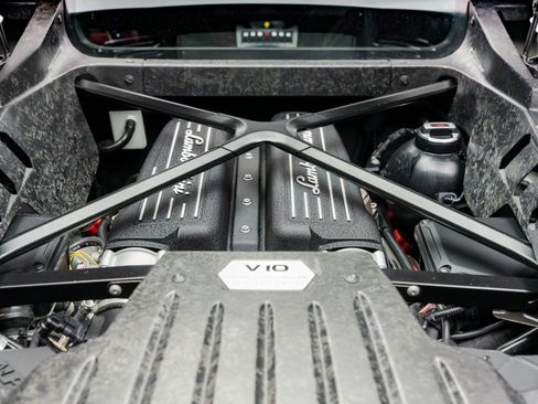 Used 2015 Lamborghini Huracan LP 610-4 image 36