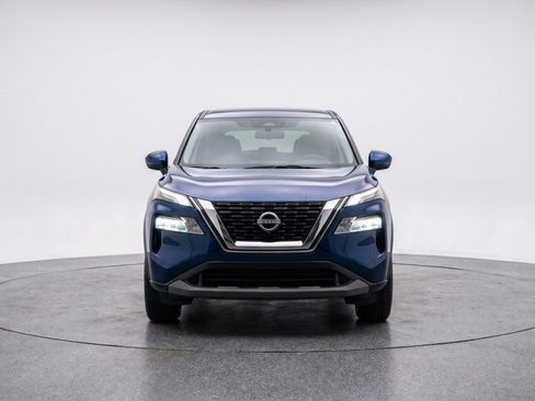 Used 2025 Nissan Rogue SV FWD image 2