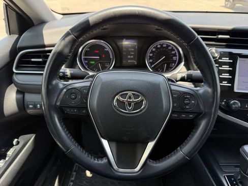Used 2019 Toyota Camry SE FWD image 12