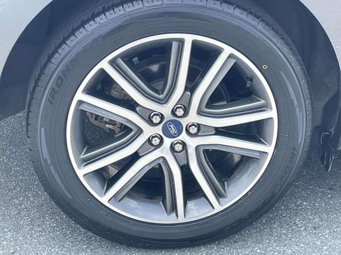Used 2021 Ford Edge Titanium w/ Equipment Group 301A FWD image 7