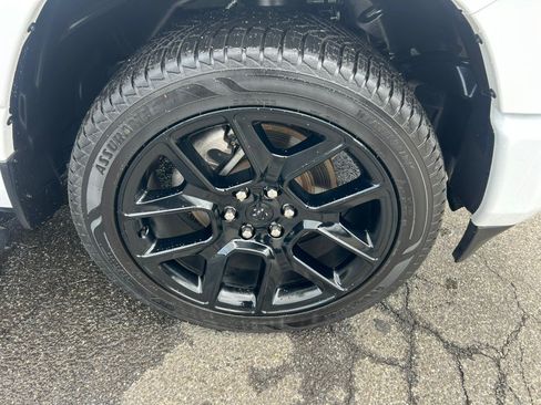 Used 2024 RAM 1500 Laramie AWD/4WD image 14