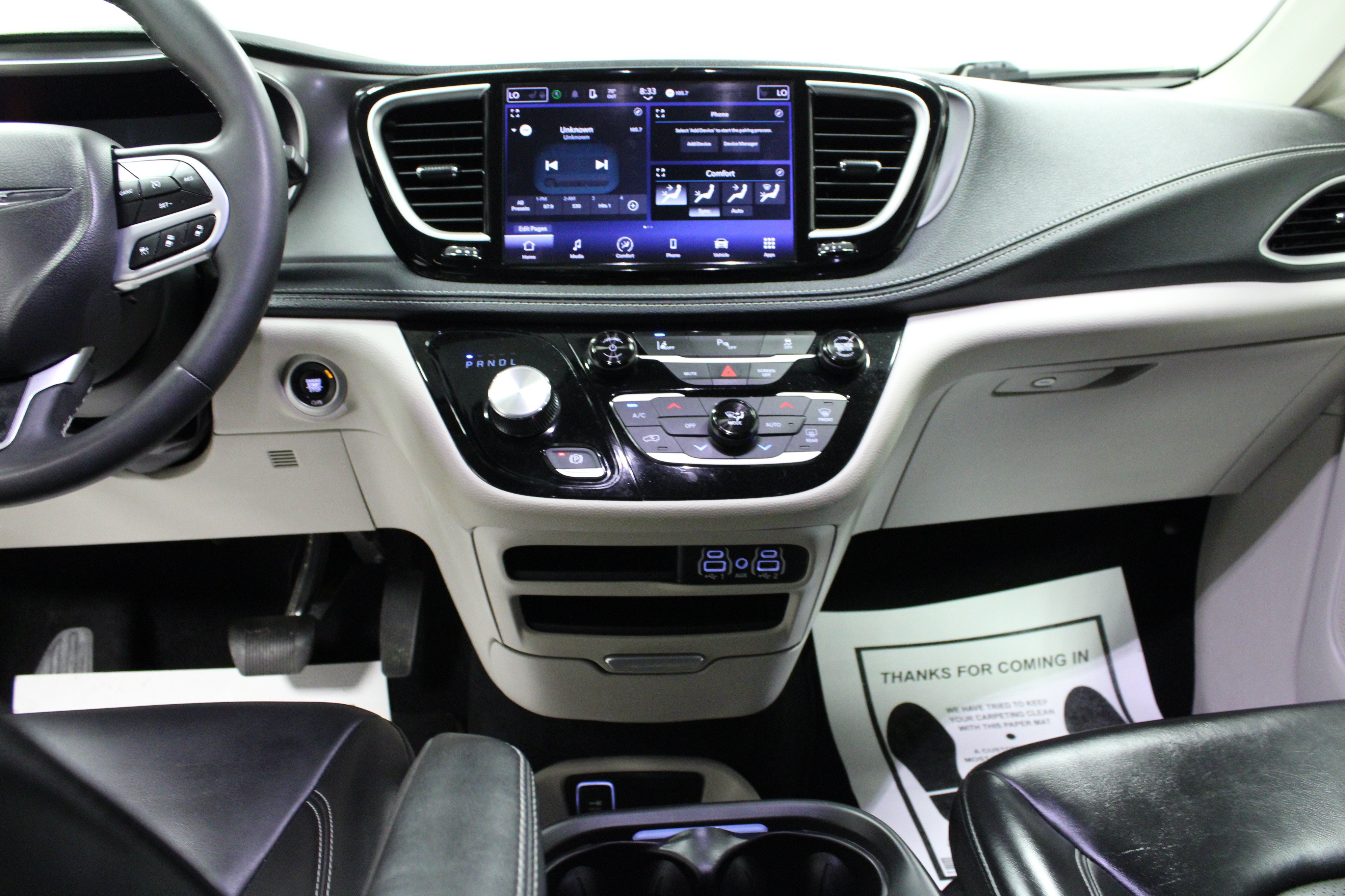 Used 2023 Chrysler Pacifica Touring-L FWD image 19