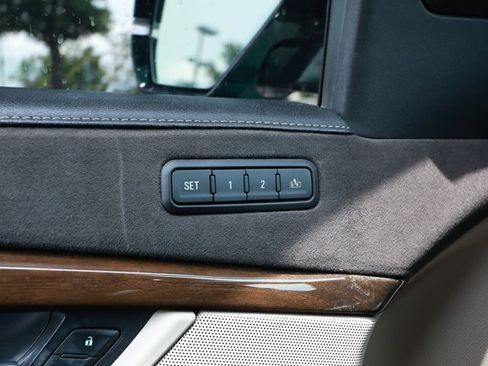Used 2018 Cadillac Escalade Luxury AWD/4WD image 20