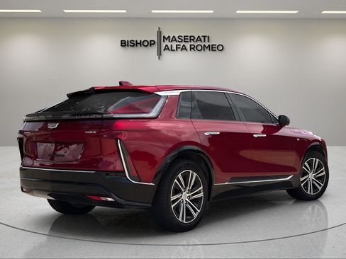 Used 2024 Cadillac Lyriq Luxury w/ LPO, Floor Liner Package RWD image 5