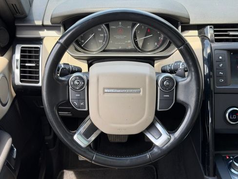 Used 2017 Land Rover Discovery SE AWD/4WD image 8