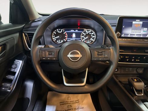 Used 2024 Nissan Rogue S FWD image 19
