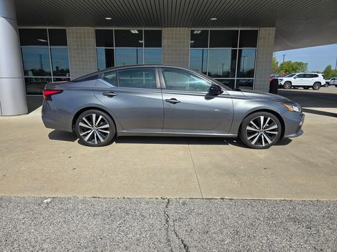 Used 2022 Nissan Altima 2.5 SR FWD image 8