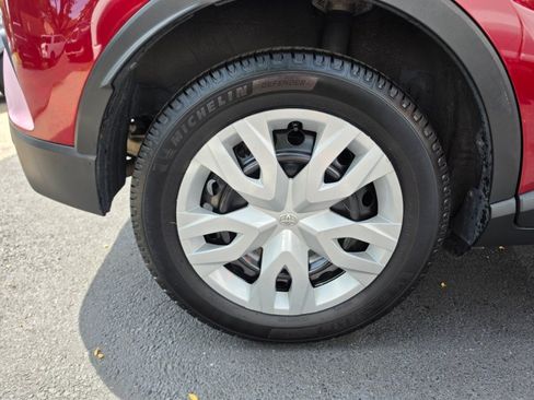 Used 2019 Toyota C-HR LE FWD image 12
