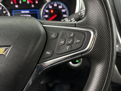 Used 2020 Chevrolet Equinox LT image 18