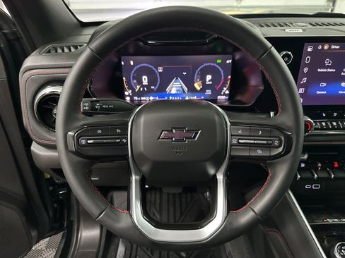 Used 2025 Chevrolet Colorado Z71 w/ Midnight Edition image 15