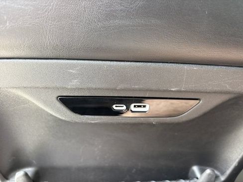 Used 2024 Chrysler Pacifica Touring-L FWD image 19
