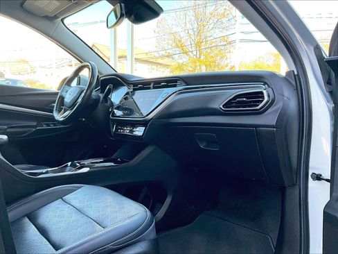 Certified 2023 Chevrolet Bolt EUV LT w/ Convenience Package image 14