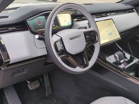 New 2025 Land Rover Range Rover Sport Dynamic SE image 2