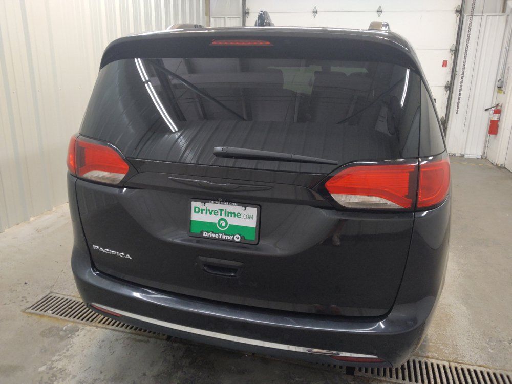 Used 2020 Chrysler Pacifica Touring-L FWD image 7