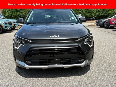 Used 2025 Kia Niro FWD image 2
