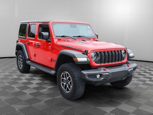 Used 2024 Jeep Wrangler Unlimited Rubicon w/ Convenience Group AWD/4WD image 9
