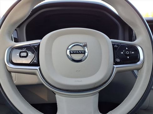 Certified 2023 Volvo XC60 B5 Plus w/ Climate Package image 28