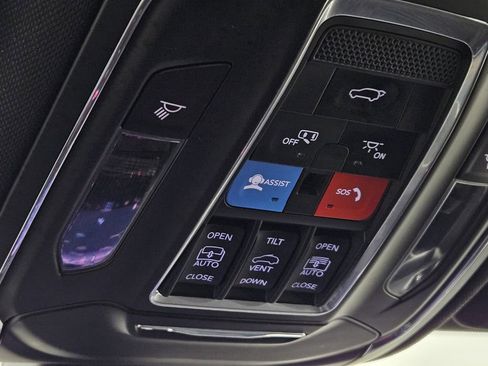 Used 2024 Jeep Grand Cherokee L Limited w/ Luxury Tech Group II image 22