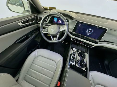 Used 2024 Volkswagen Atlas Cross Sport SEL R-Line AWD/4WD image 9