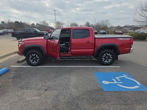 Used 2016 Toyota Tacoma TRD Off-Road image 9