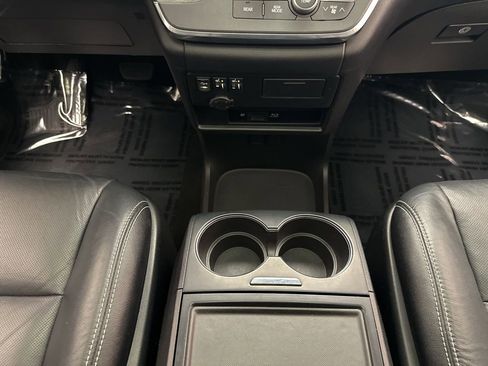 Used 2017 Toyota Sienna SE Premium image 21