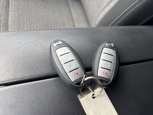 Certified 2021 Nissan Rogue SV image 32