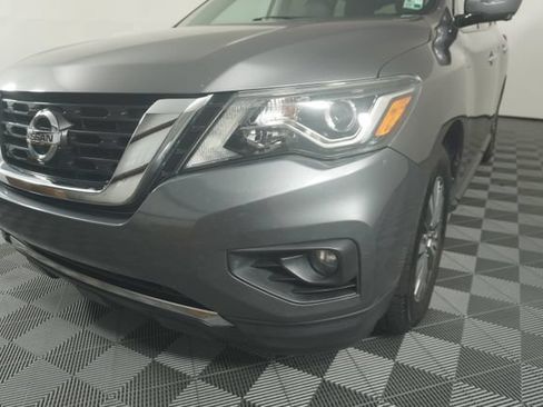 Used 2019 Nissan Pathfinder FWD image 10