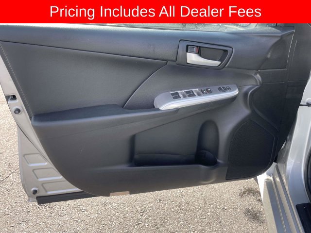 Used 2014 Toyota Camry SE w/ Moonroof Package FWD image 18