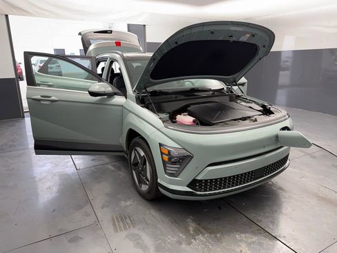 Used 2025 Hyundai Kona Limited image 14