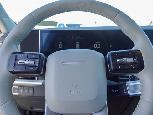 Used 2025 Hyundai Santa Fe SEL FWD image 17