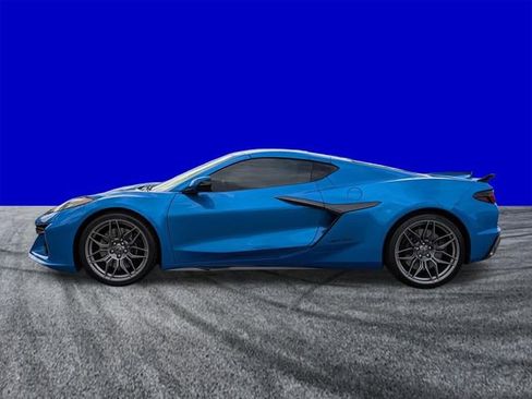 Used 2025 Chevrolet Corvette Z06 RWD image 7
