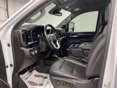Used 2025 GMC Sierra 3500 SLT AWD/4WD image 13