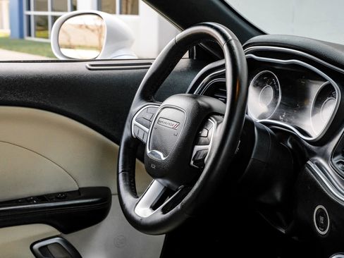 Used 2016 Dodge Challenger SXT Plus image 20