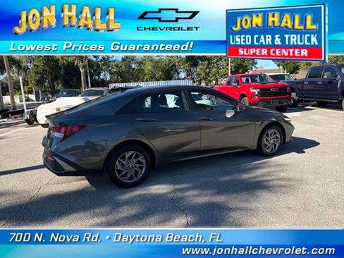 Used 2024 Hyundai Elantra SEL image 12